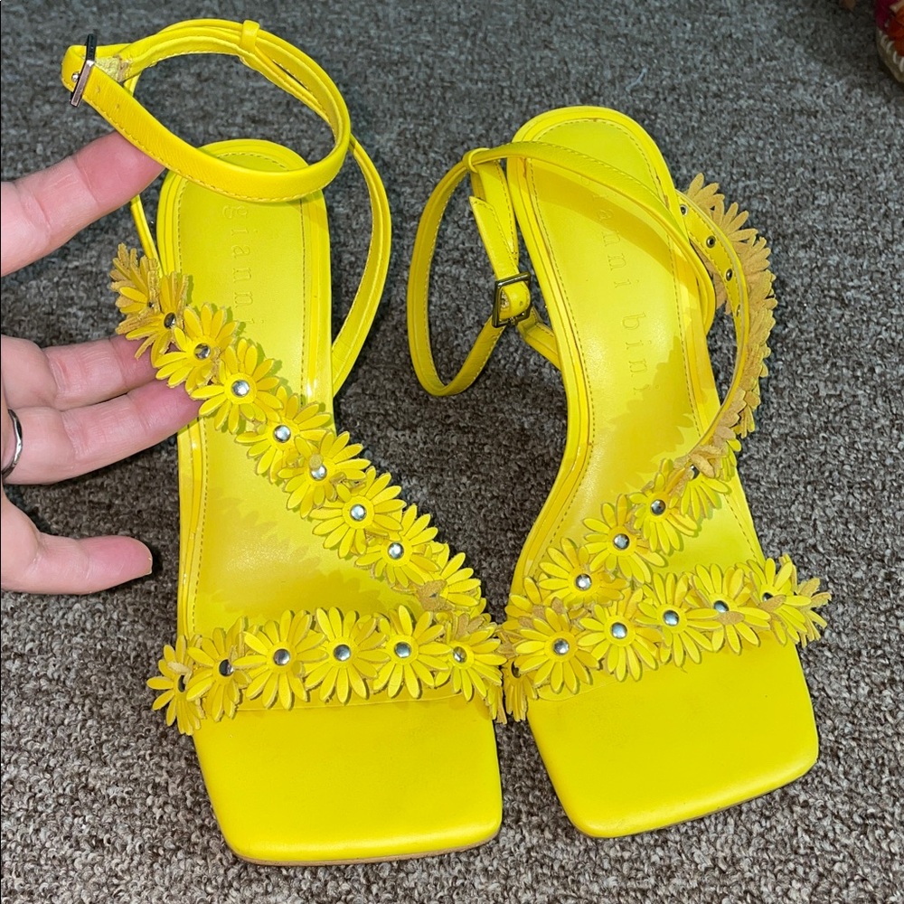 Gianni Bini Yellow Daisy Heels woman Size 7 - Picture 3 of 10